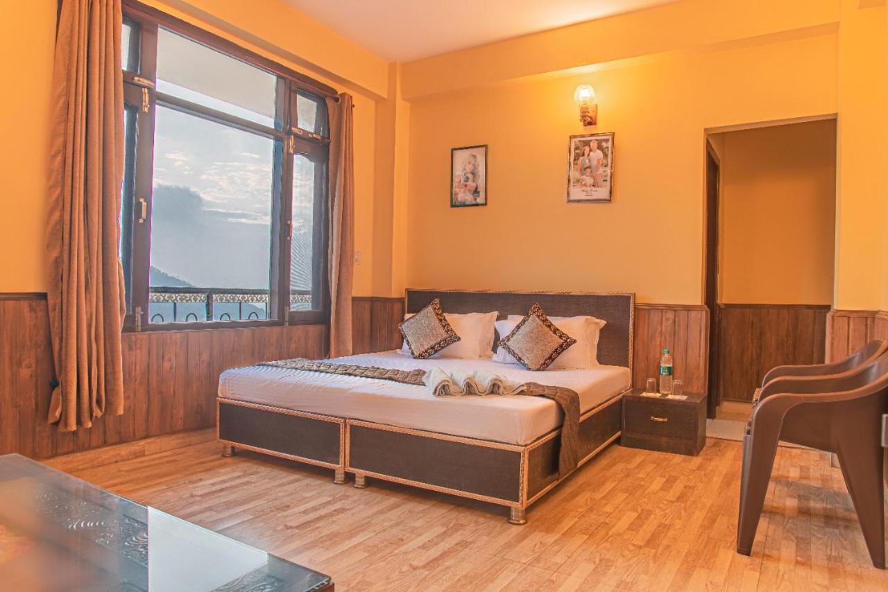 Pine Villa Касаули Екстериор снимка